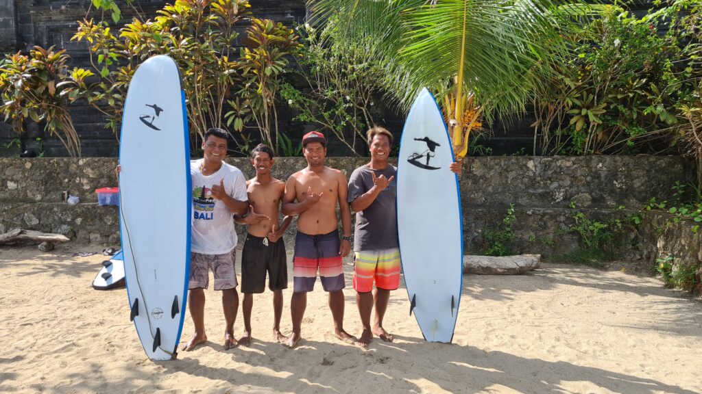 Surf lesson group