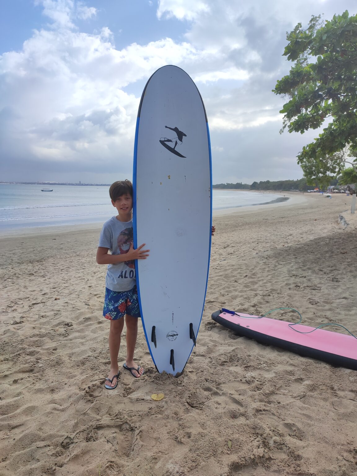 Surfing photo